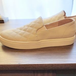 Crown and Ivy Women's 6M Slip-on Faux Leather Quilted Sneakers